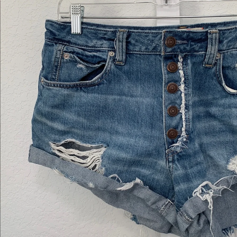 We the Free Romeo Rolled Distressed Blue Jean Shorts Size 30 - Picture 2 of 10
